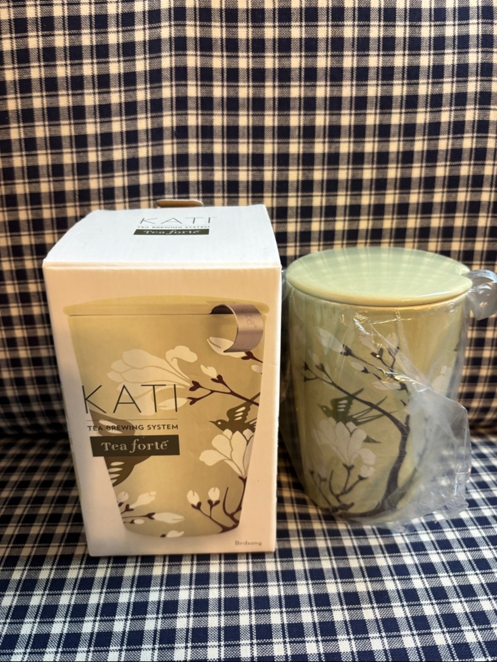 Tea Forte KATI Sage Green Floral Tea Brewing Mug with Infuser